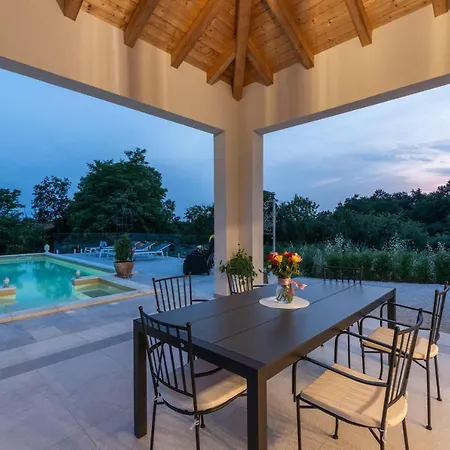 Villa-sienna Vila *