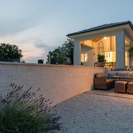 Villa-sienna Βίλα Cere